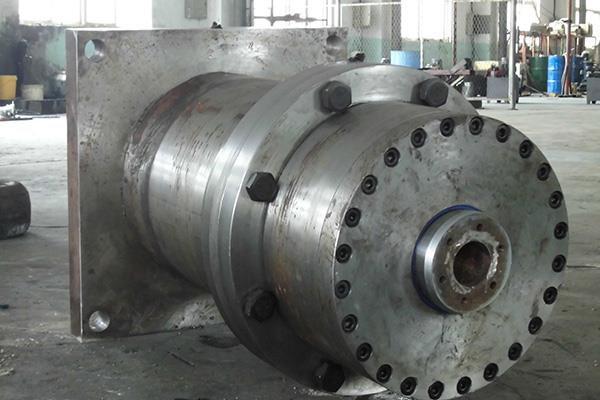 450大型油缸.jpg 450大型油缸.jpg